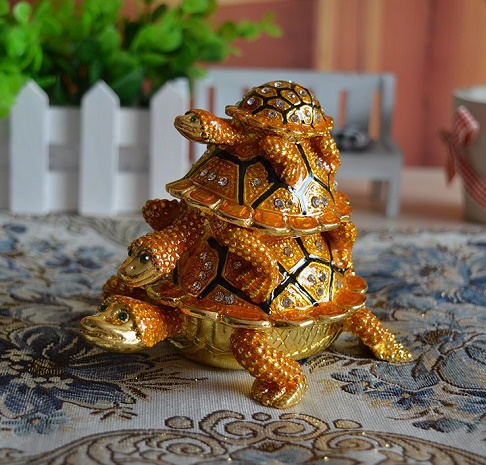 photo: A figurine in the form of three stacked turtles